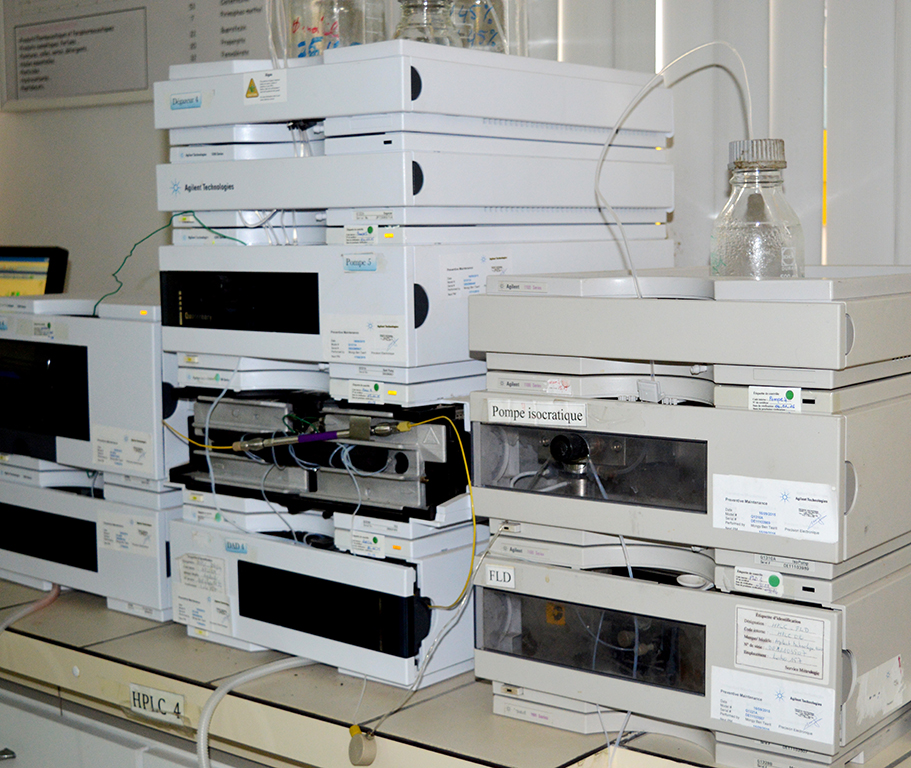 Chromatographie liquide couplée au détecteur & barette de diodes(HPLC-DAD)(series1100) domaine agroalimentaire, environnementale, pharmaceutique
