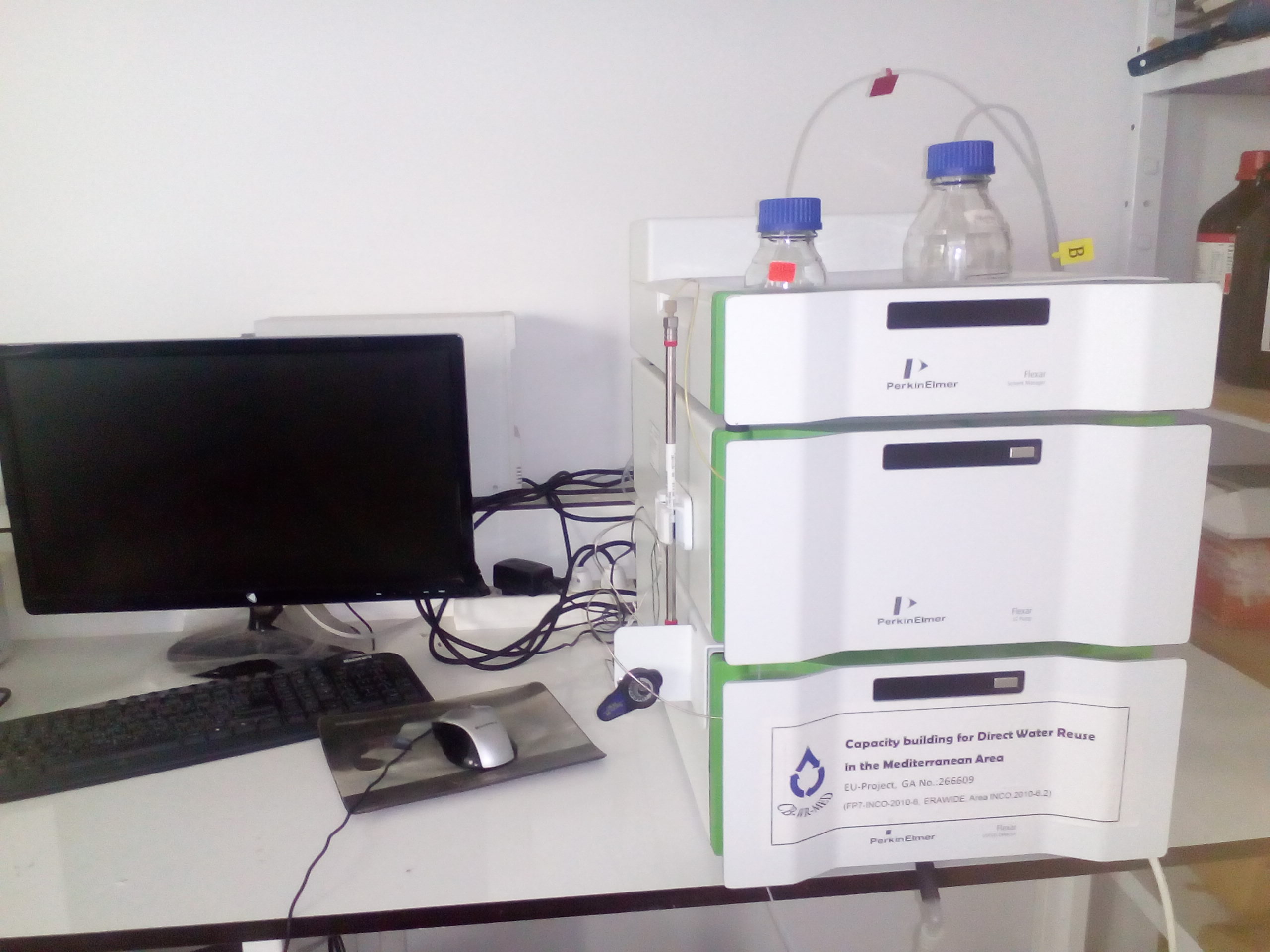 Chromatographe liquide haute performance avec détecteur UV:  Perkin Elmer (Flexar) 